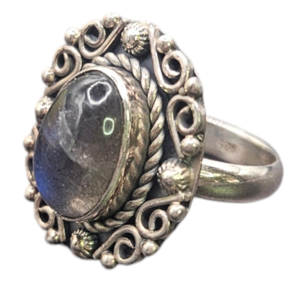Labradorite Ring - Picture 2 of 9